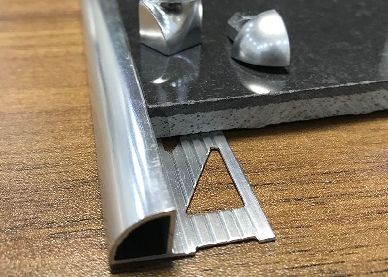 Tiras de borda de alumínio do aparamento da telha do perfil da extrusão do metal de alumínio da guarnição da telha