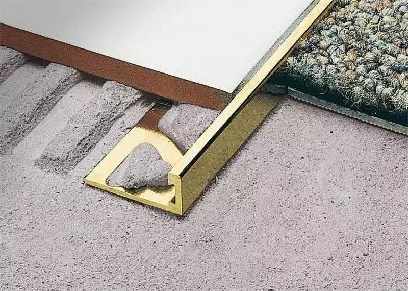 O revestimento do metal da guarnição da borda da telha da liga de alumínio descasca a decoração da telha da parede