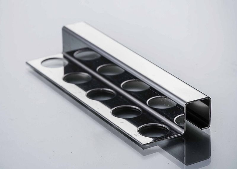 O TUV 10mm escovou a linha de aço inoxidável da placa da saia da guarnição de aço inoxidável do canto