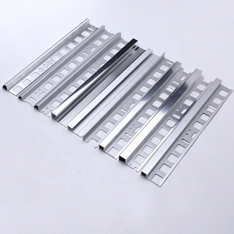 Metal de alumínio da guarnição da telha do logotipo 12mm do OEM flexível