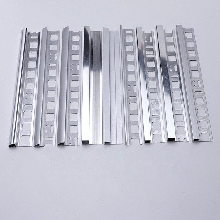 Metal de alumínio da guarnição da telha do logotipo 12mm do OEM flexível