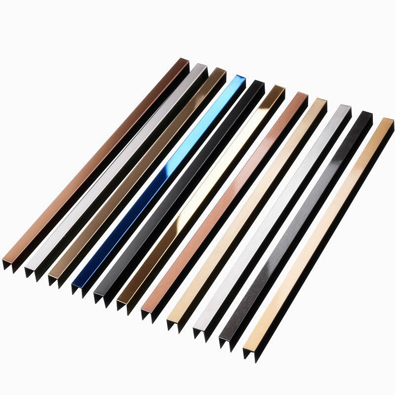 U dá forma à guarnição de aço inoxidável da telha para a decoração da parede e do teto
